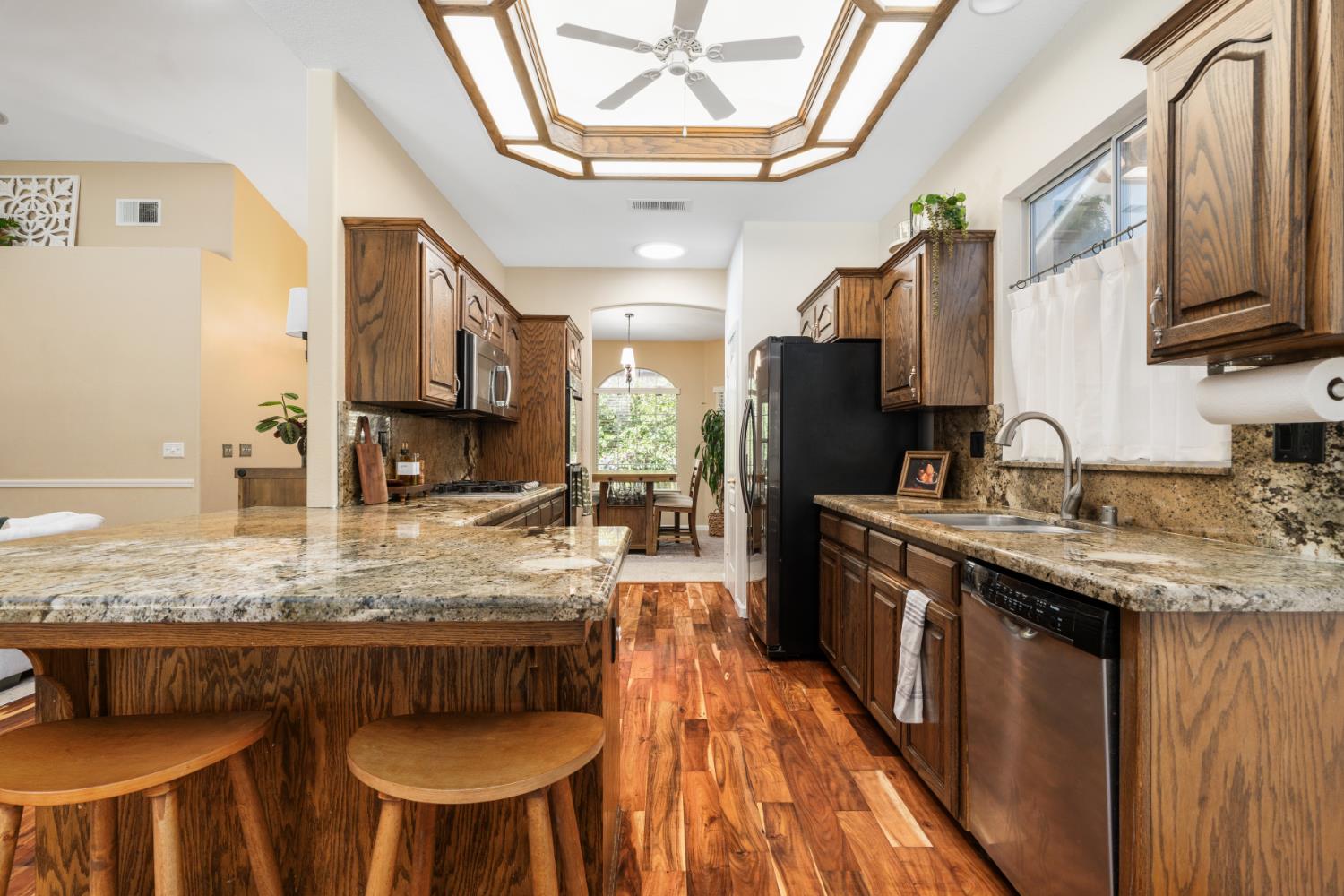 240 W Loyola Ave, Clovis, CA 93619