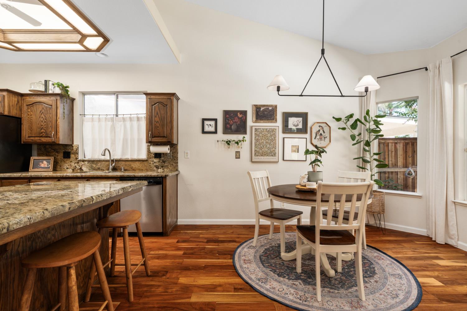 240 W Loyola Ave, Clovis, CA 93619