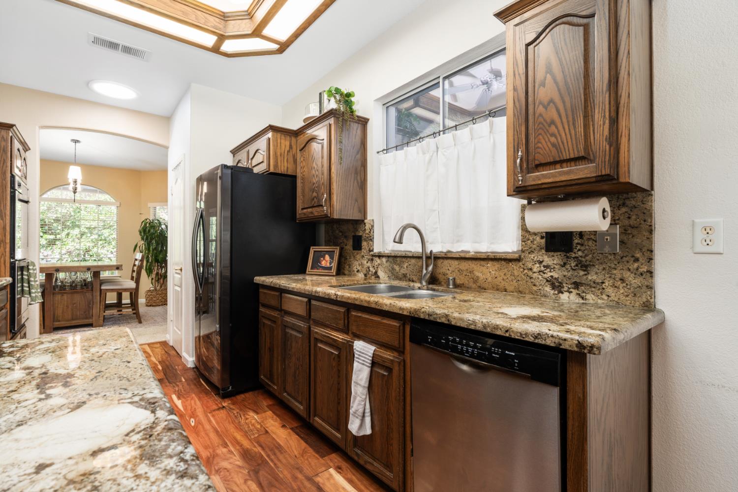 240 W Loyola Ave, Clovis, CA 93619