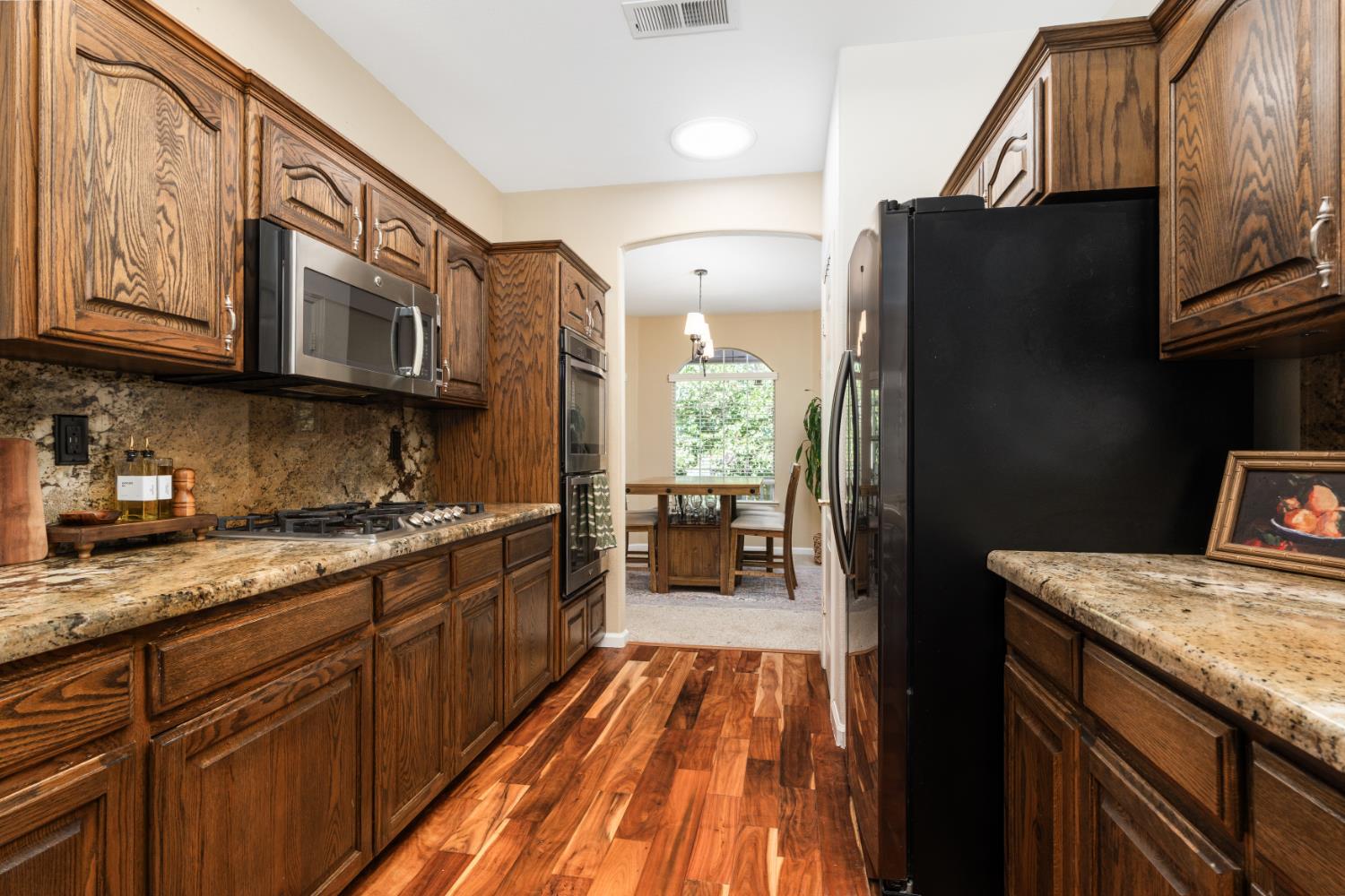 240 W Loyola Ave, Clovis, CA 93619