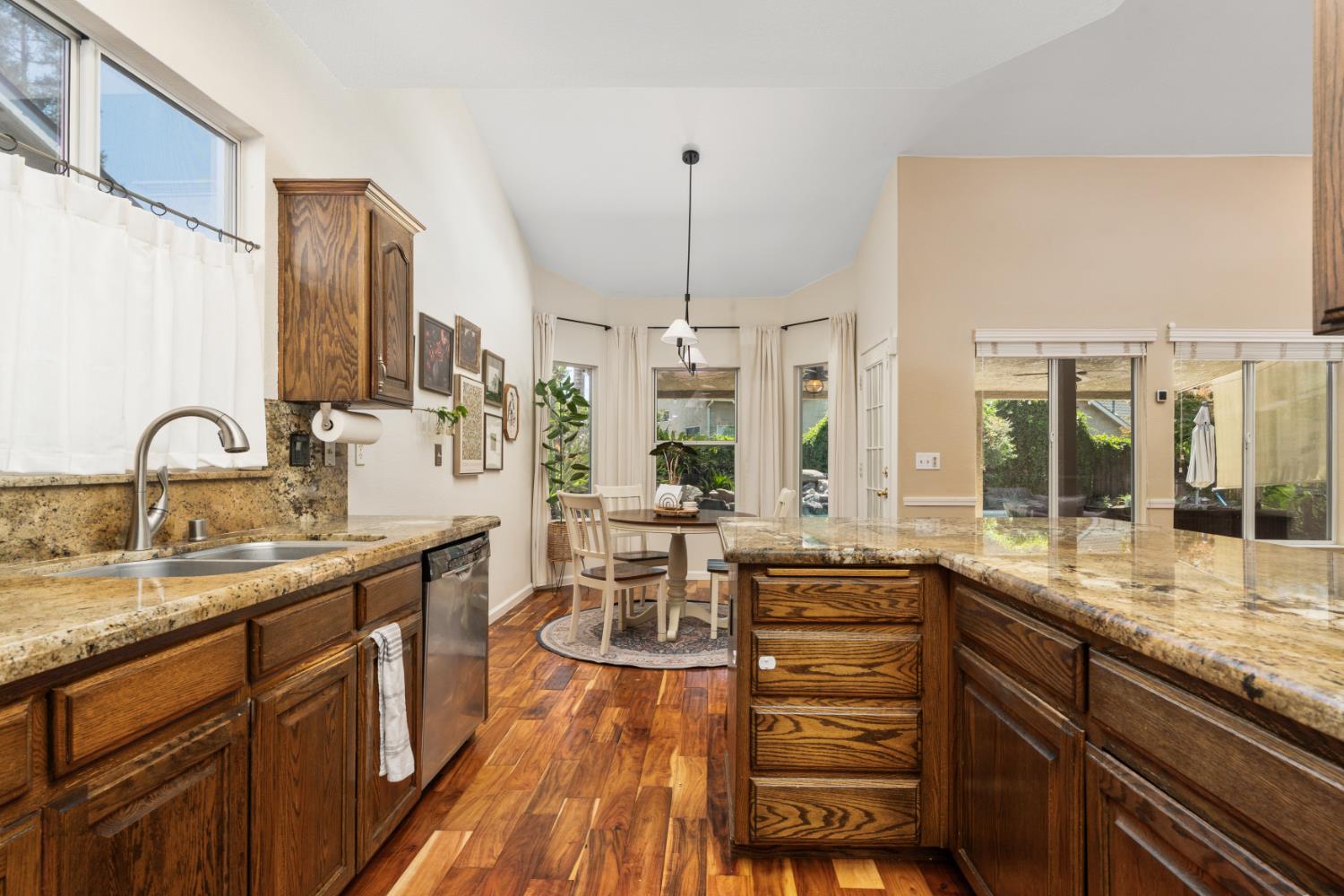 240 W Loyola Ave, Clovis, CA 93619