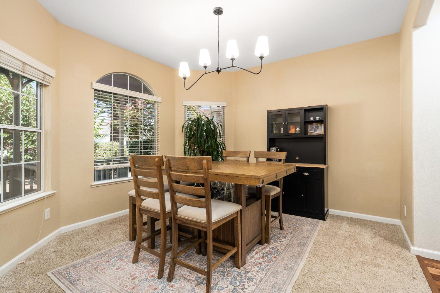 240 W Loyola Ave, Clovis, CA 93619