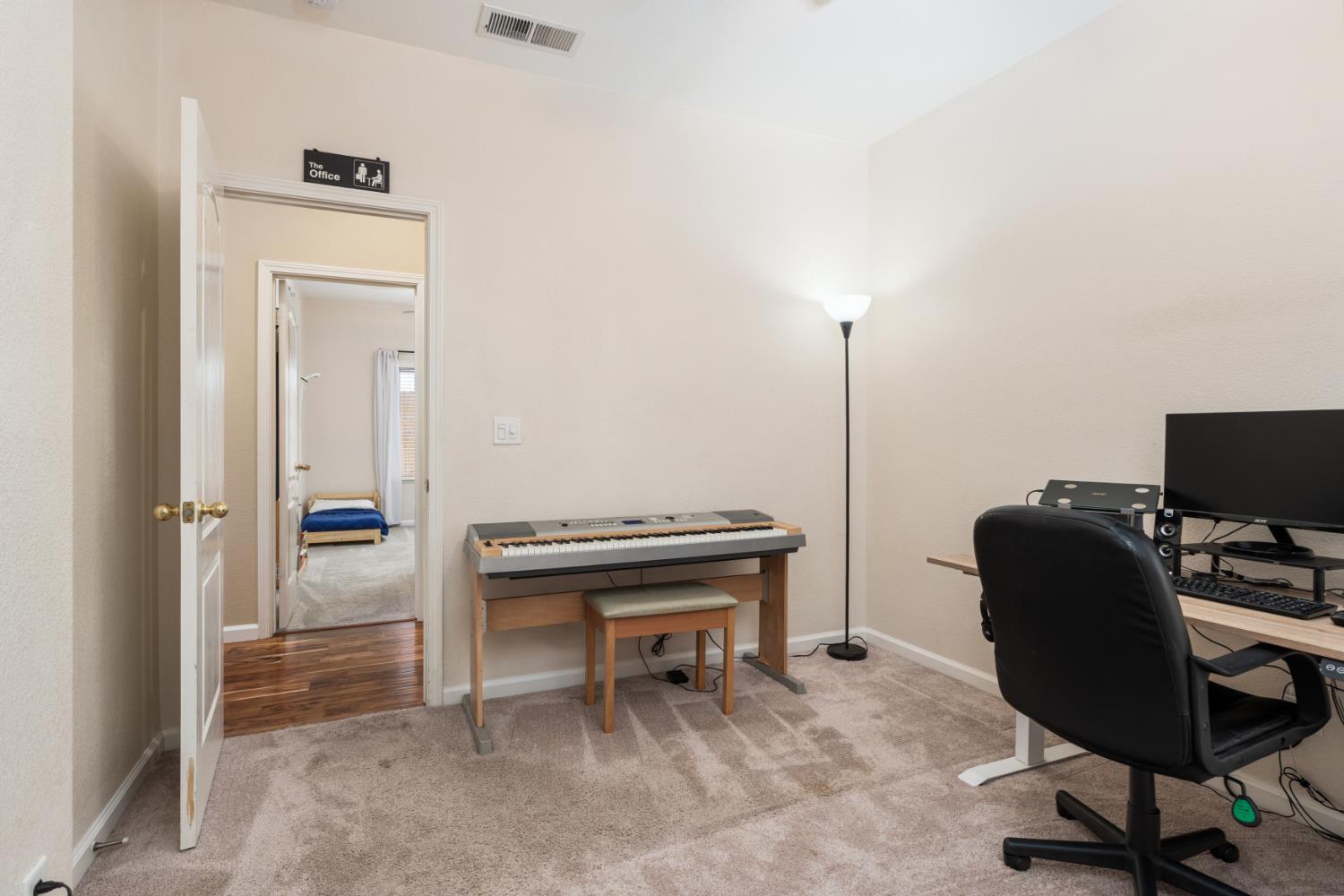 240 W Loyola Ave, Clovis, CA 93619