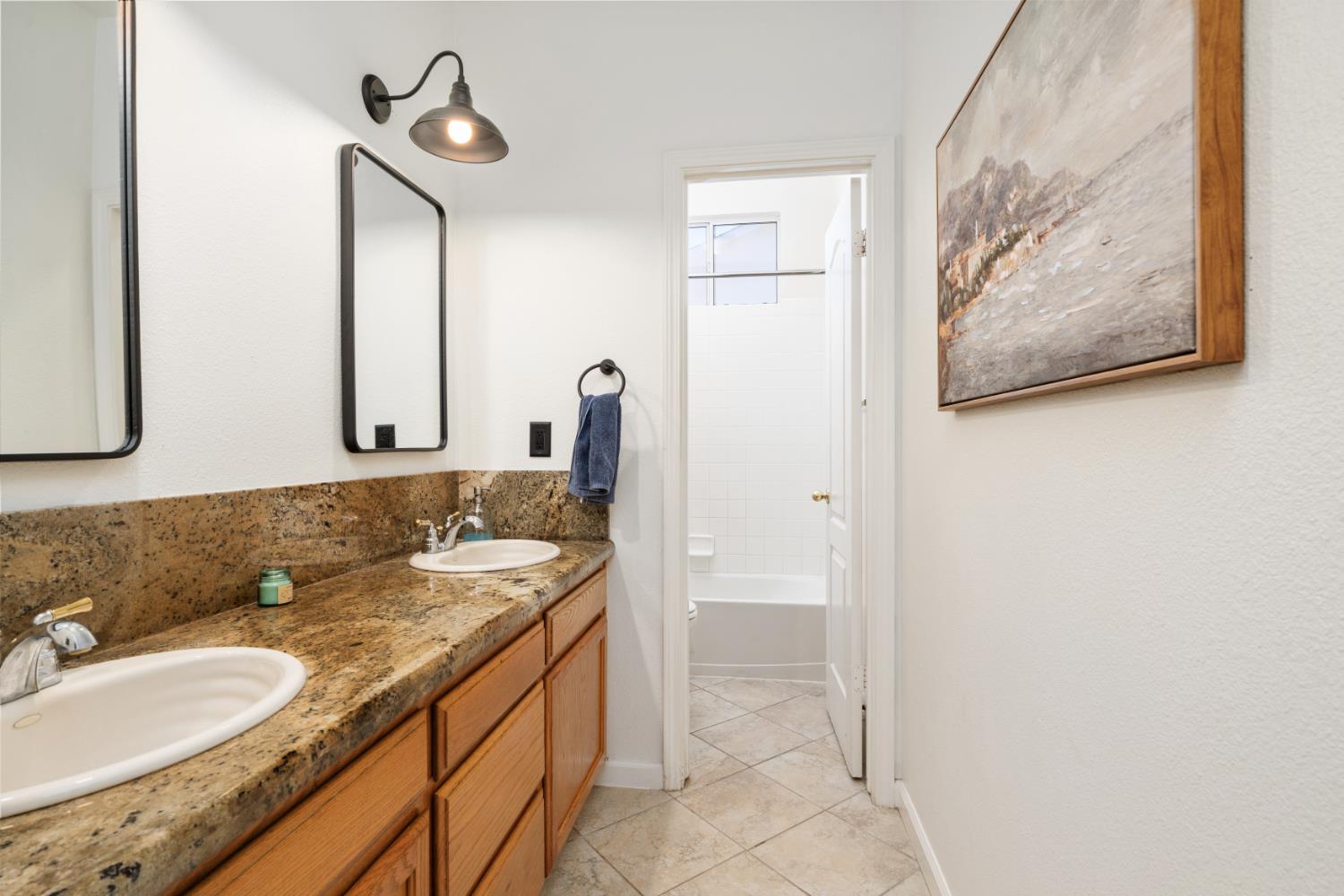 240 W Loyola Ave, Clovis, CA 93619