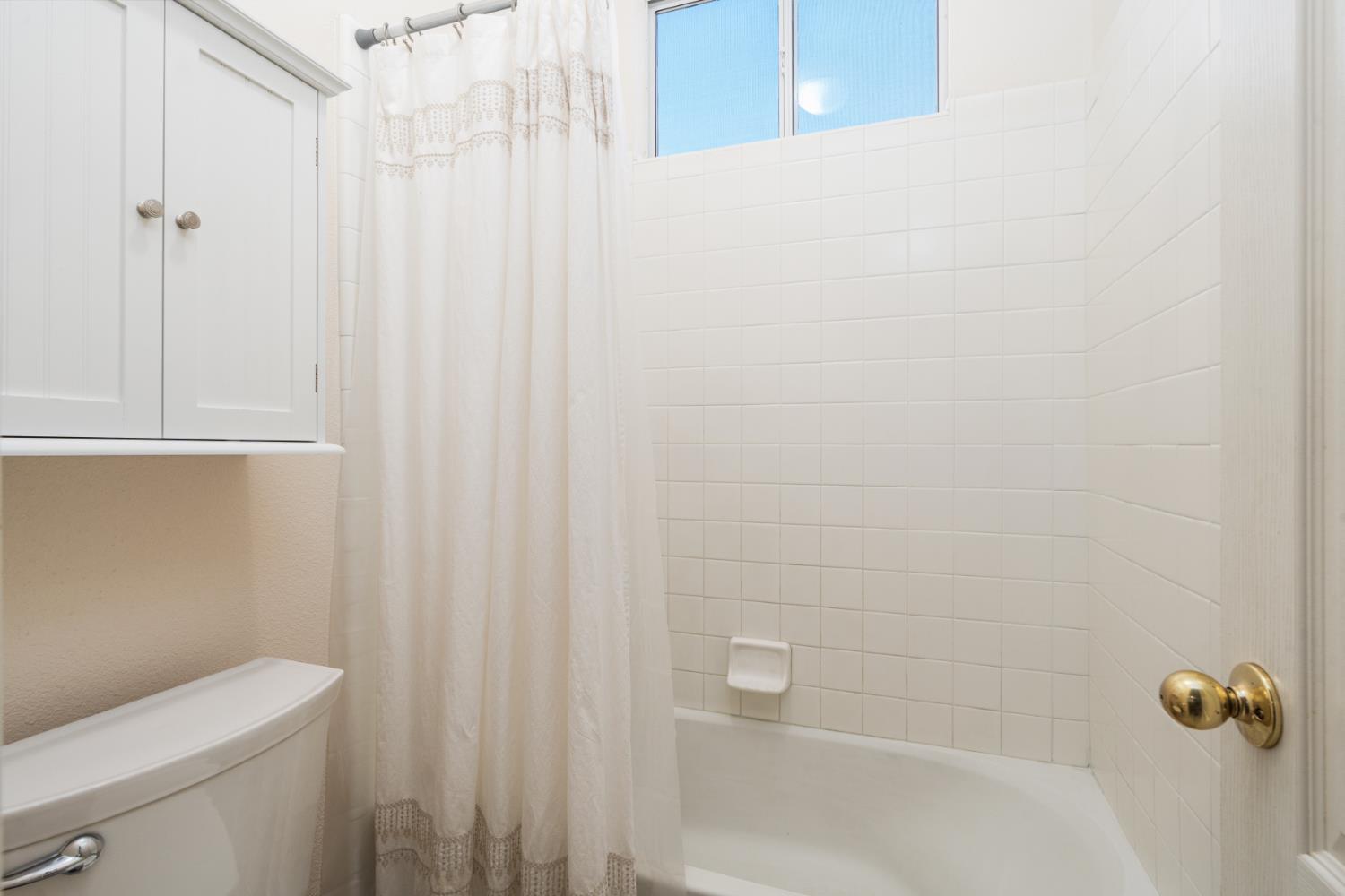240 W Loyola Ave, Clovis, CA 93619