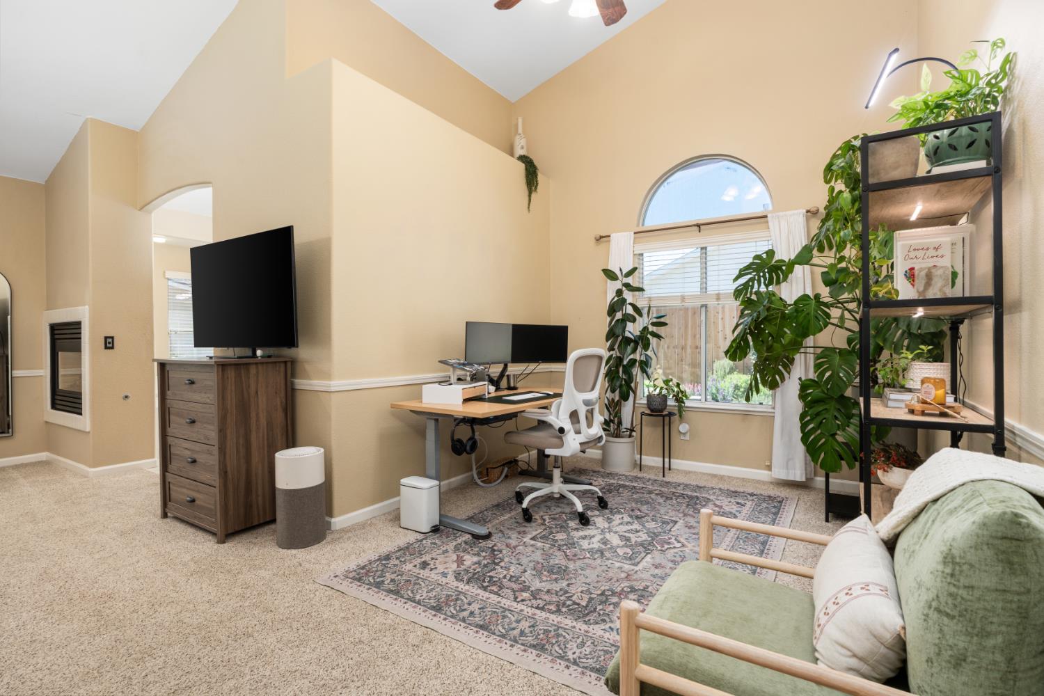 240 W Loyola Ave, Clovis, CA 93619