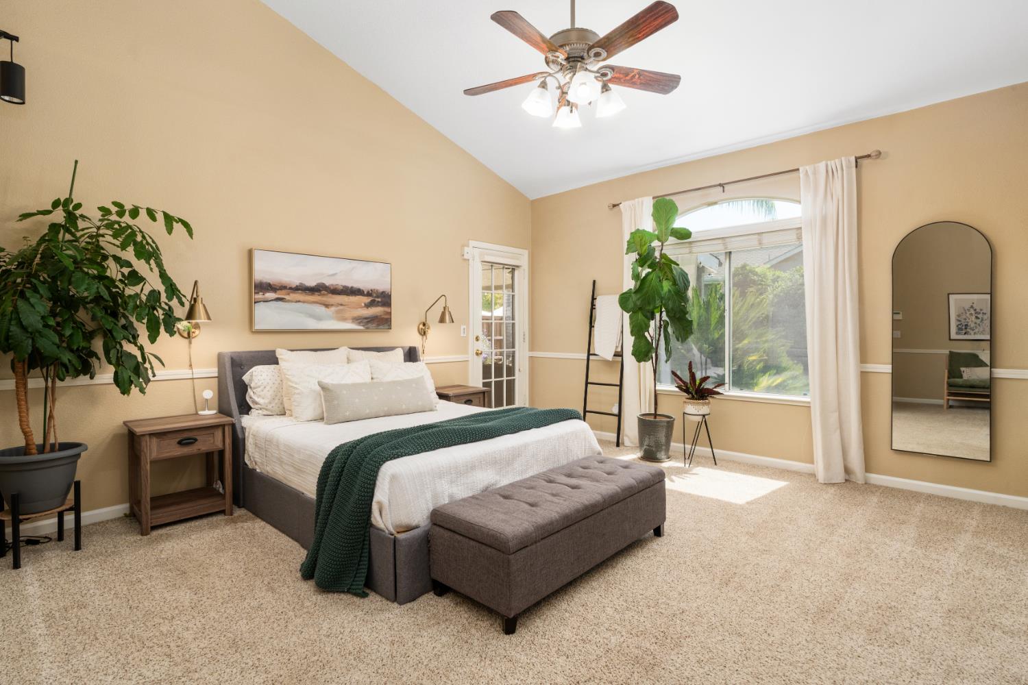 240 W Loyola Ave, Clovis, CA 93619