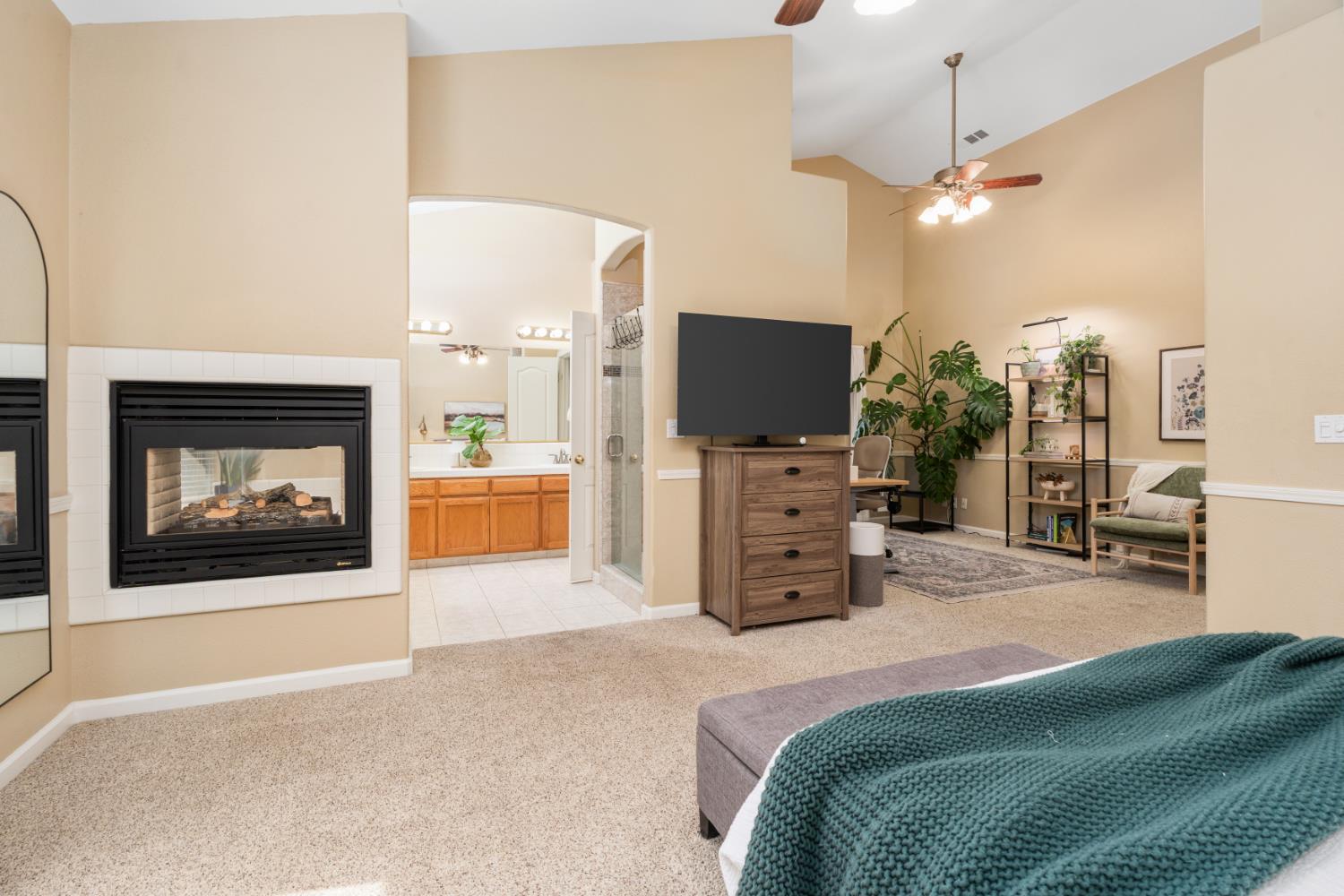 240 W Loyola Ave, Clovis, CA 93619