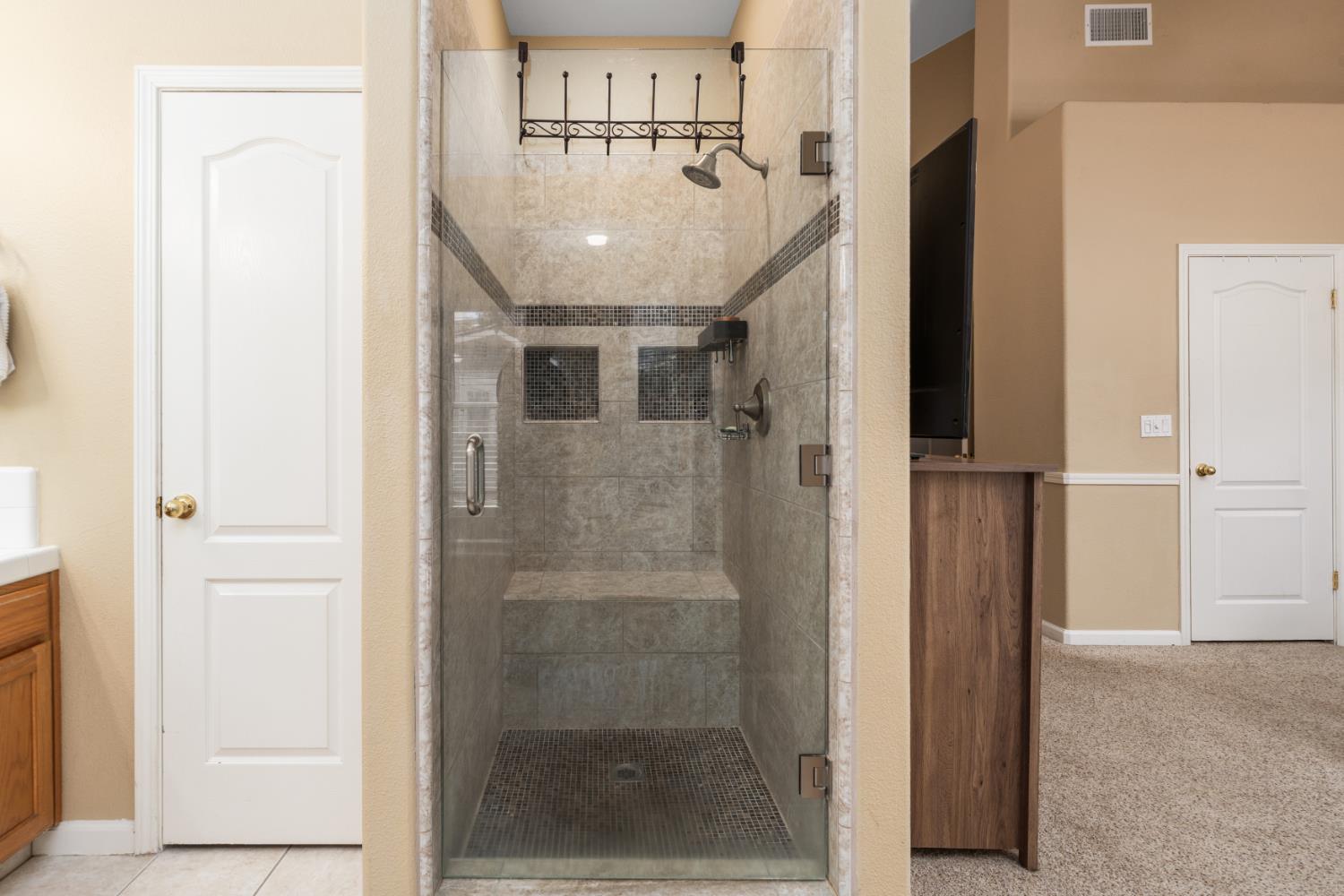 240 W Loyola Ave, Clovis, CA 93619