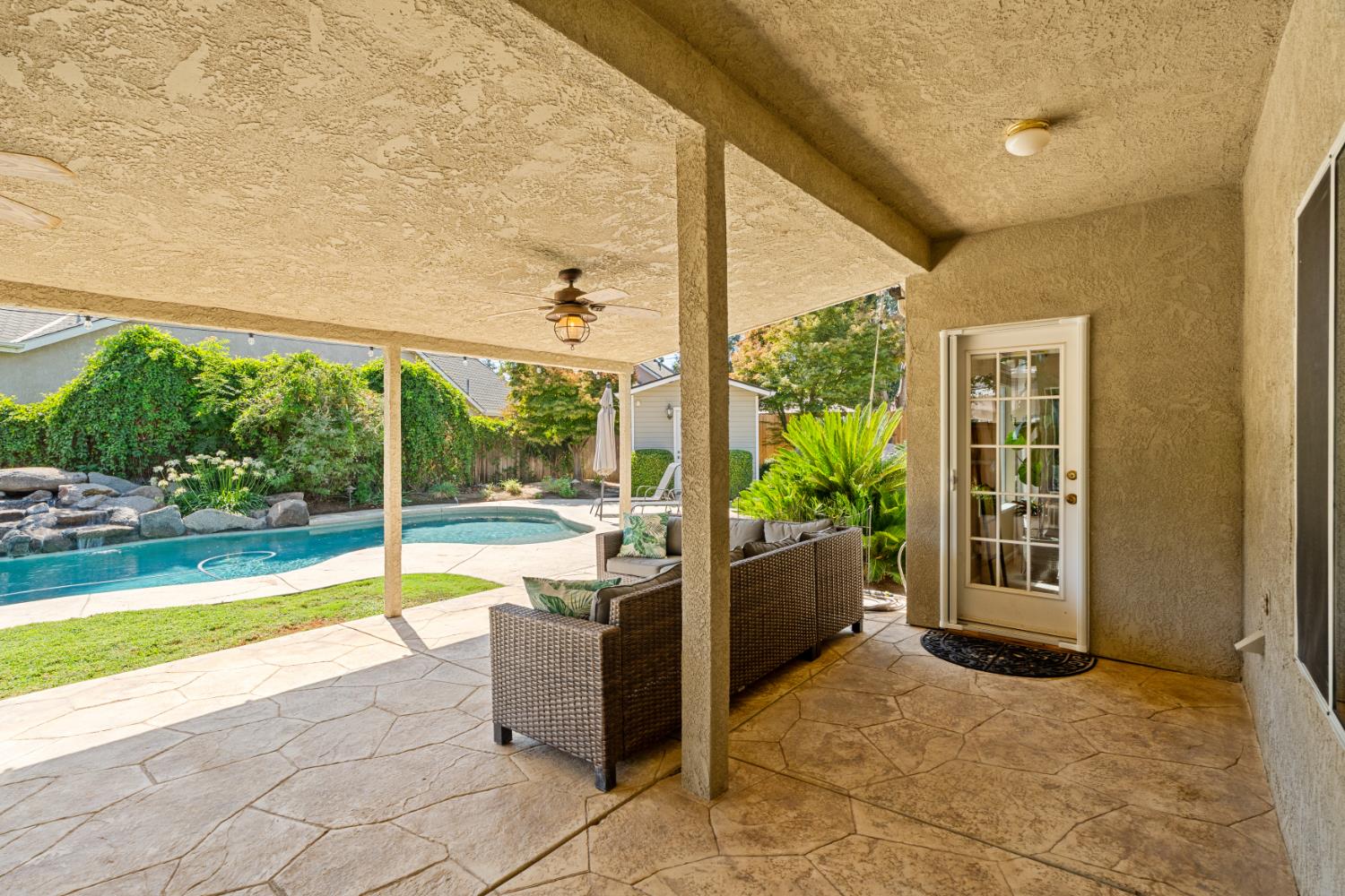 240 W Loyola Ave, Clovis, CA 93619