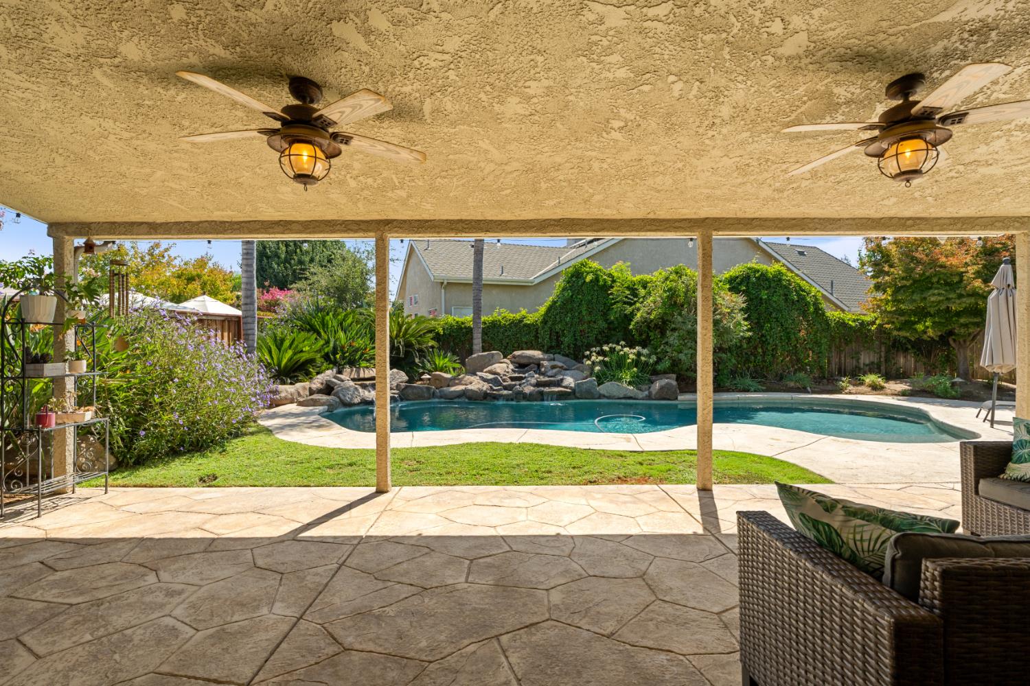 240 W Loyola Ave, Clovis, CA 93619