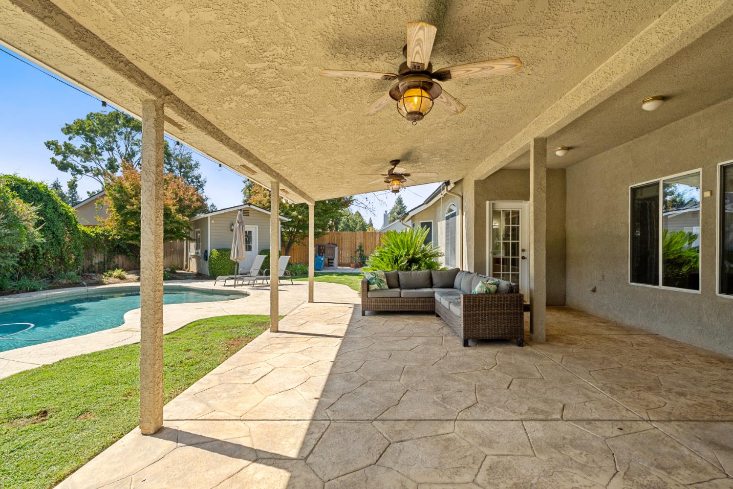 240 W Loyola Ave, Clovis, CA 93619