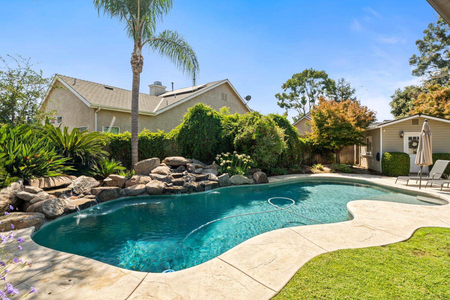 240 W Loyola Ave, Clovis, CA 93619