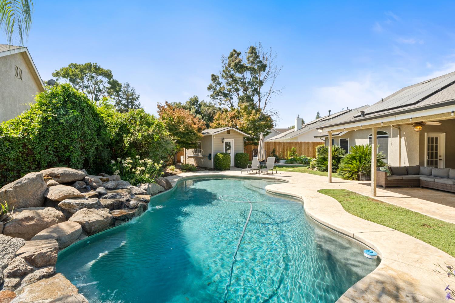 240 W Loyola Ave, Clovis, CA 93619