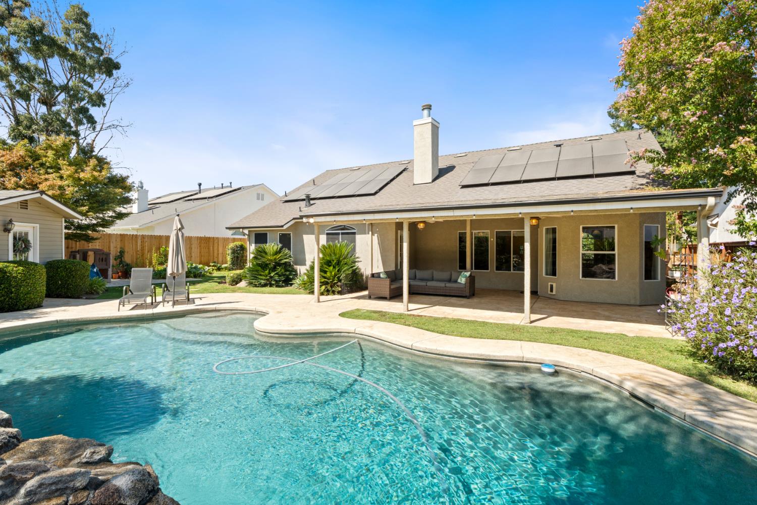 240 W Loyola Ave, Clovis, CA 93619