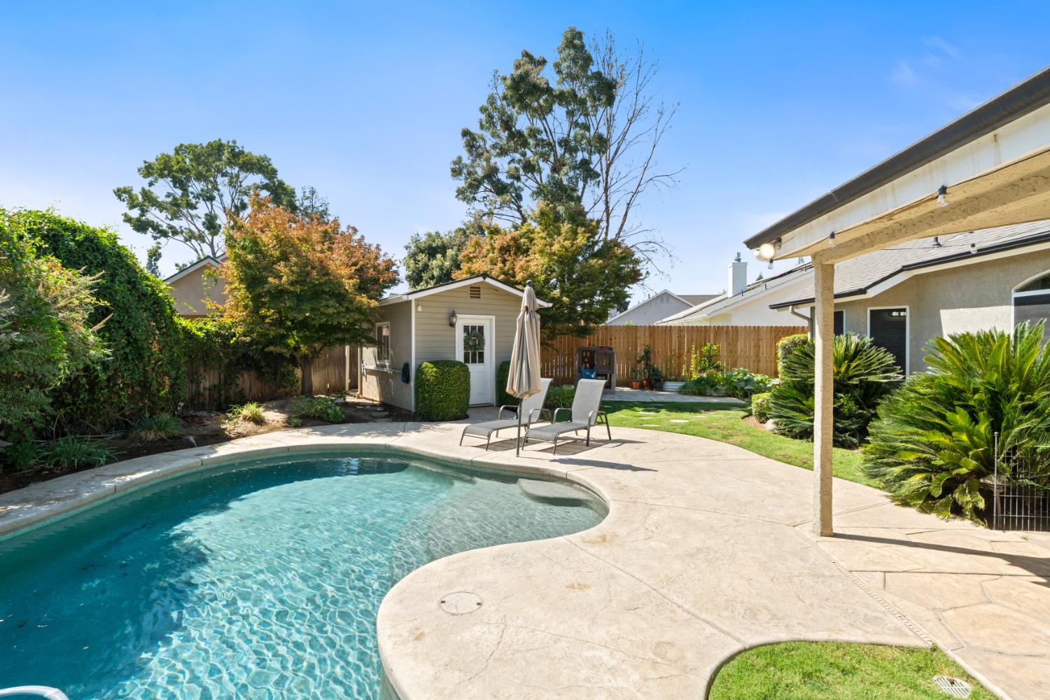 240 W Loyola Ave, Clovis, CA 93619