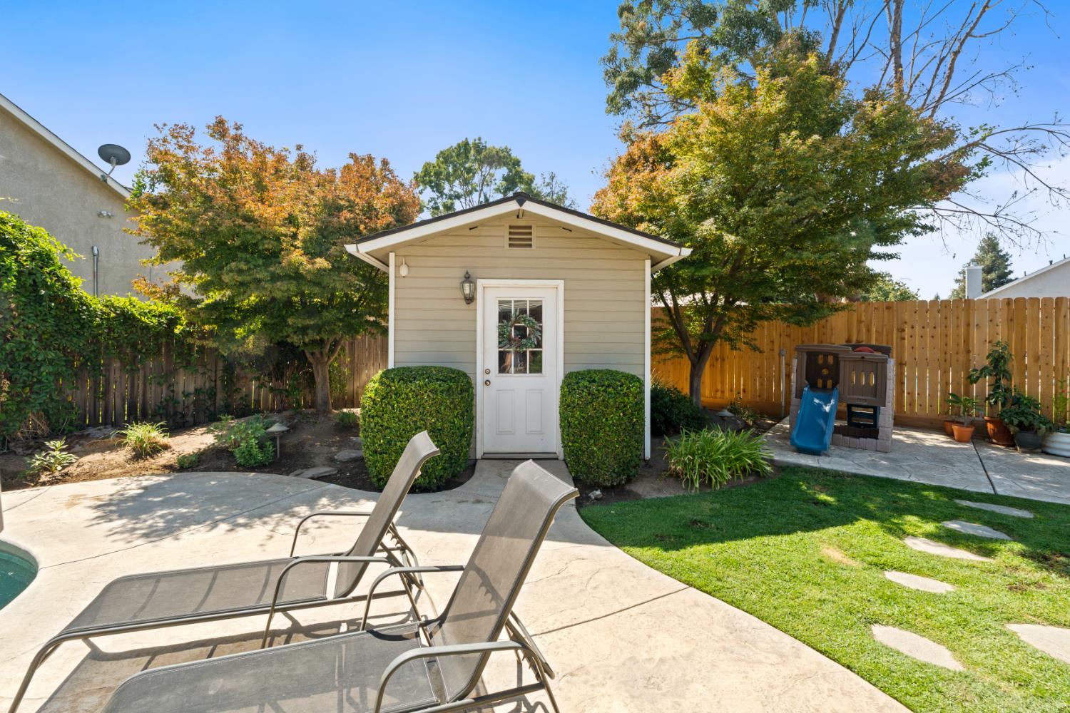 240 W Loyola Ave, Clovis, CA 93619