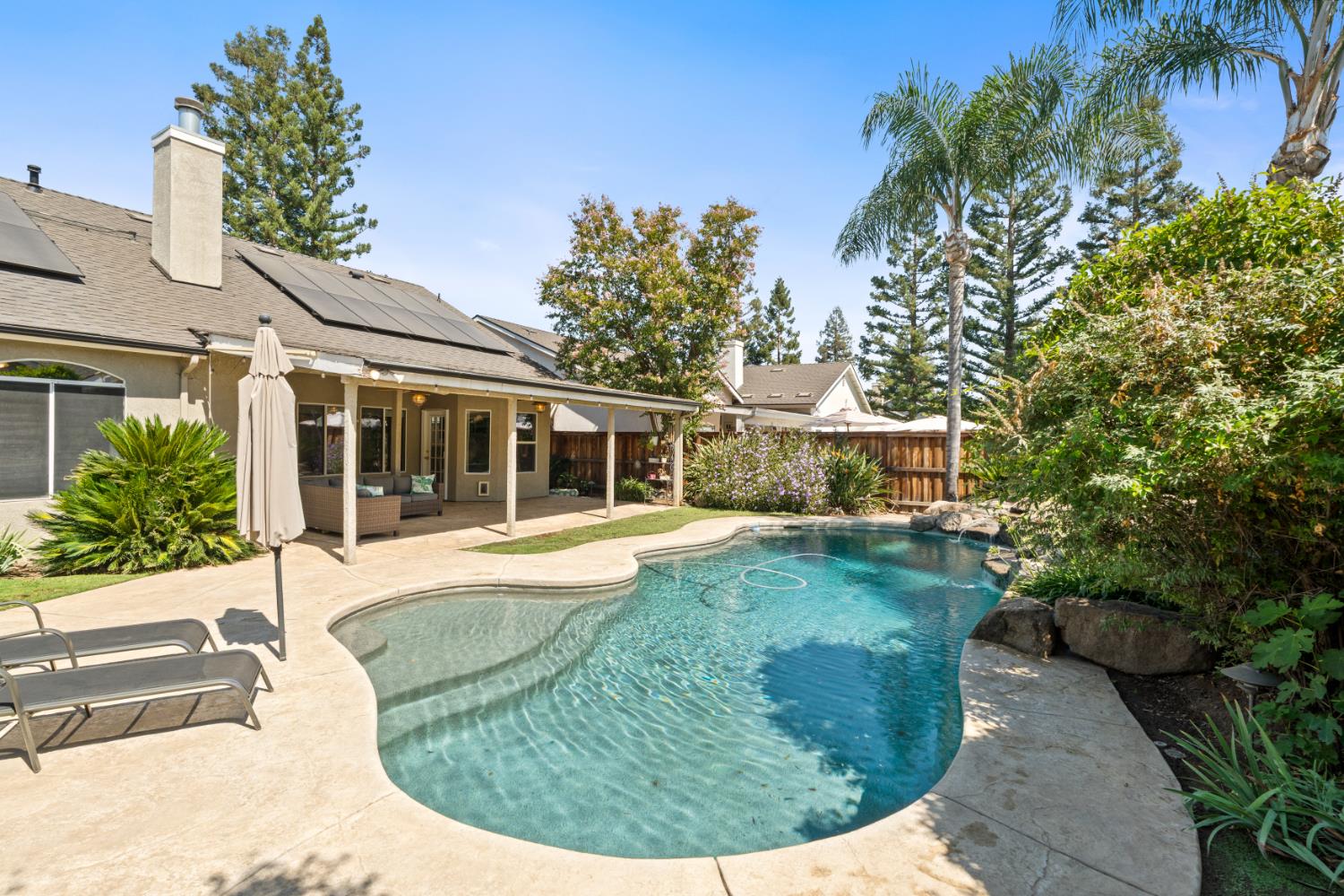 240 W Loyola Ave, Clovis, CA 93619