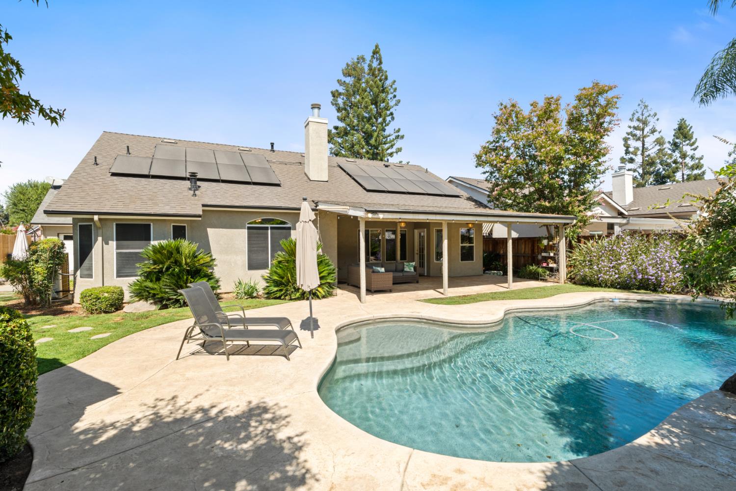 240 W Loyola Ave, Clovis, CA 93619