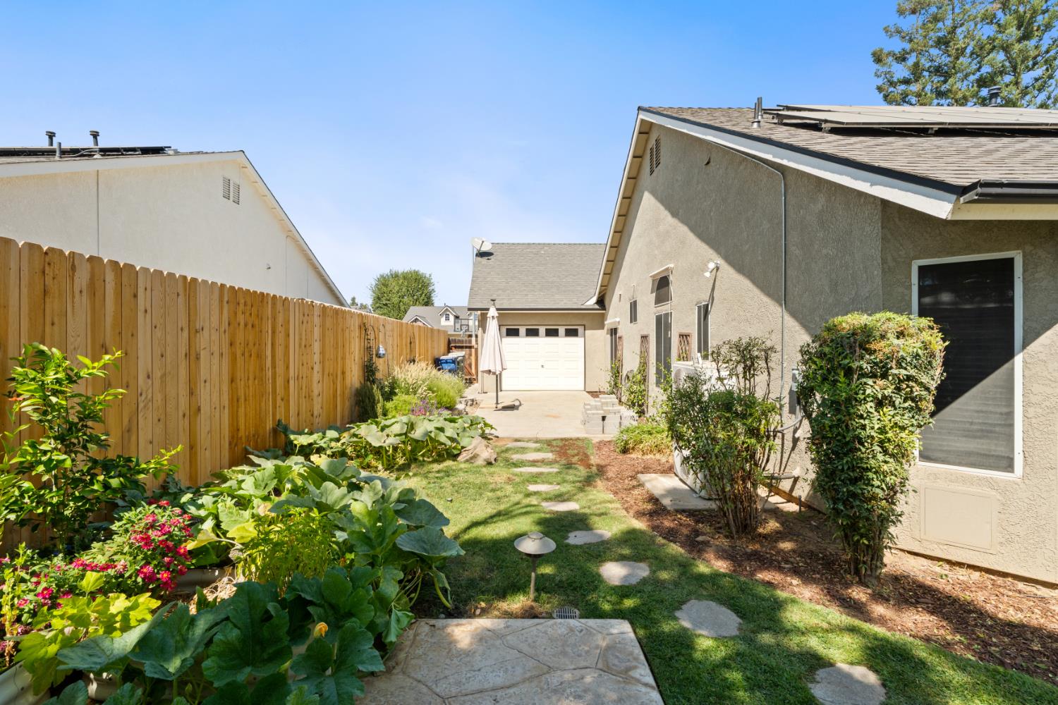 240 W Loyola Ave, Clovis, CA 93619