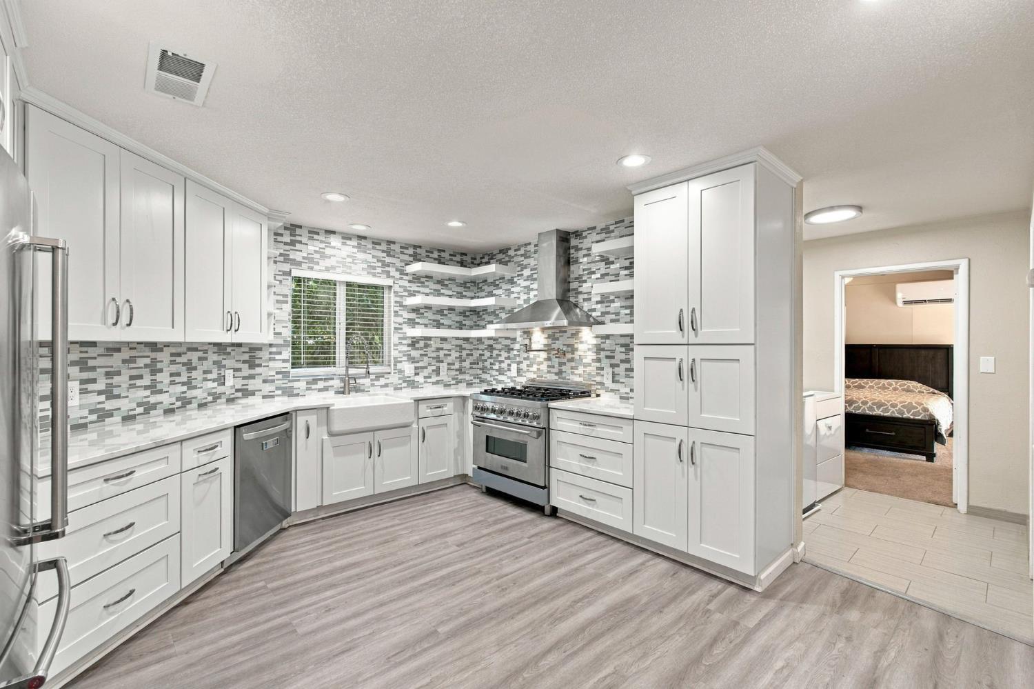 918 E Hampton Way, Fresno, CA 93704