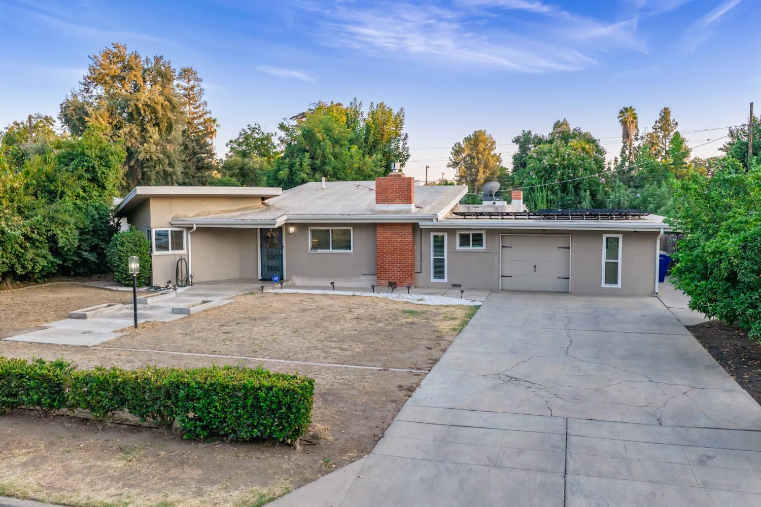 918 E Hampton Way, Fresno, CA 93704