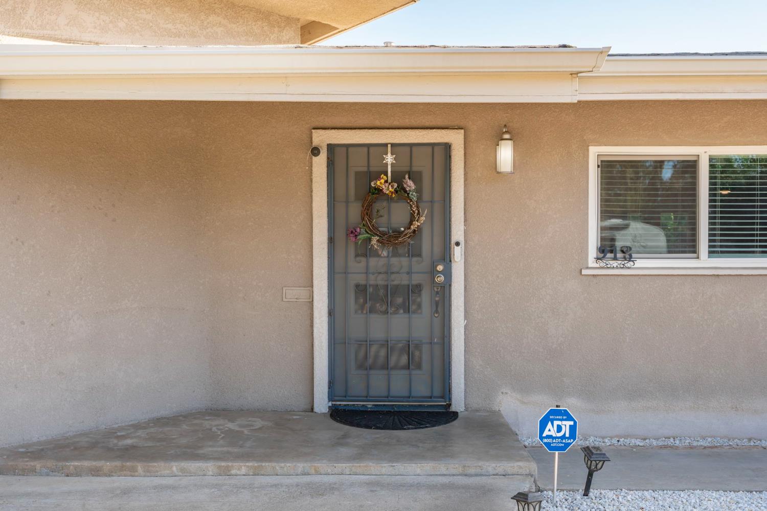 918 E Hampton Way, Fresno, CA 93704