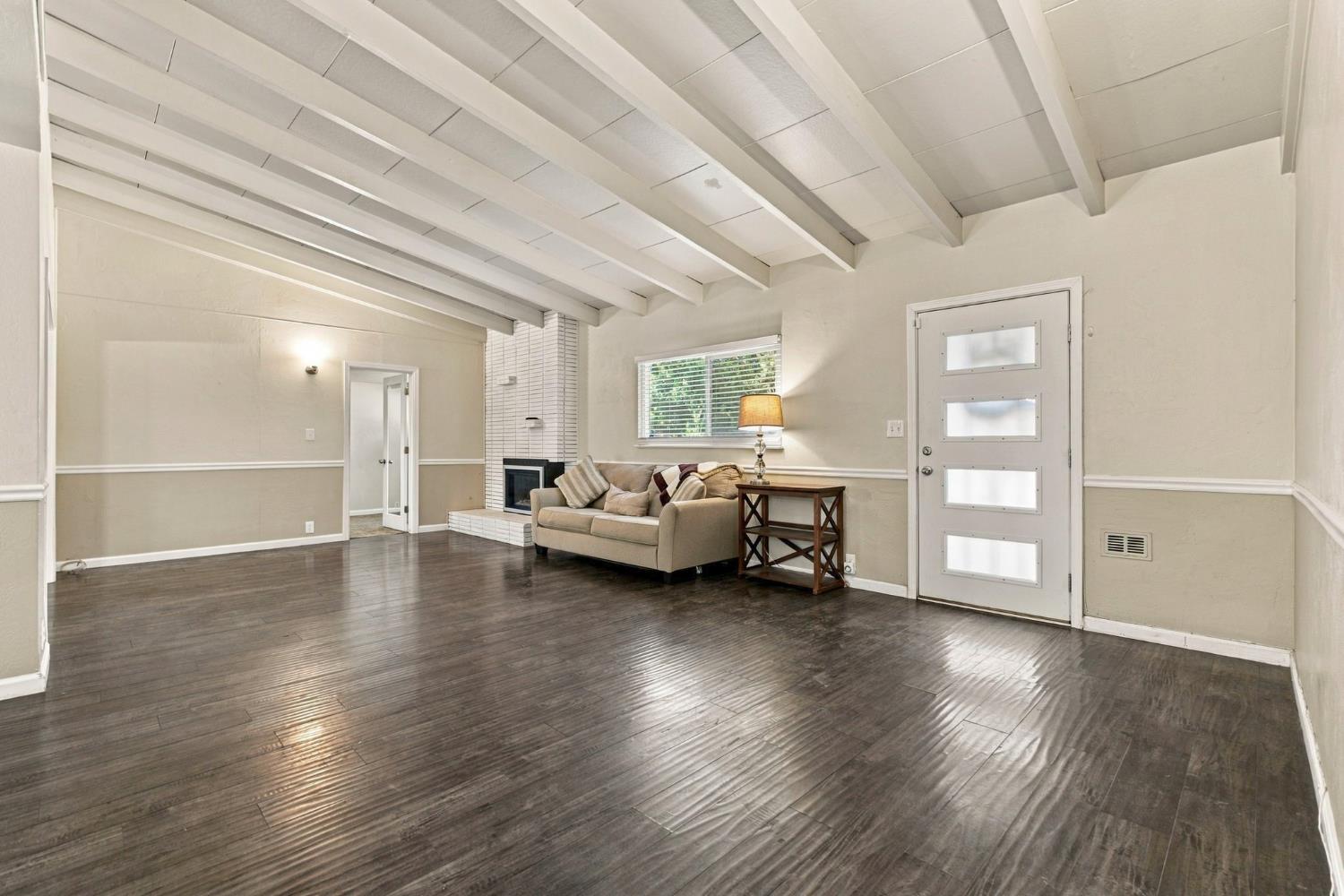 918 E Hampton Way, Fresno, CA 93704