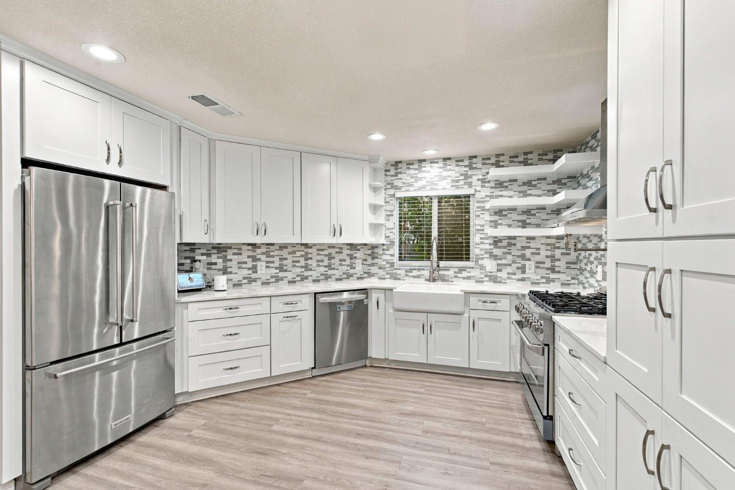 918 E Hampton Way, Fresno, CA 93704
