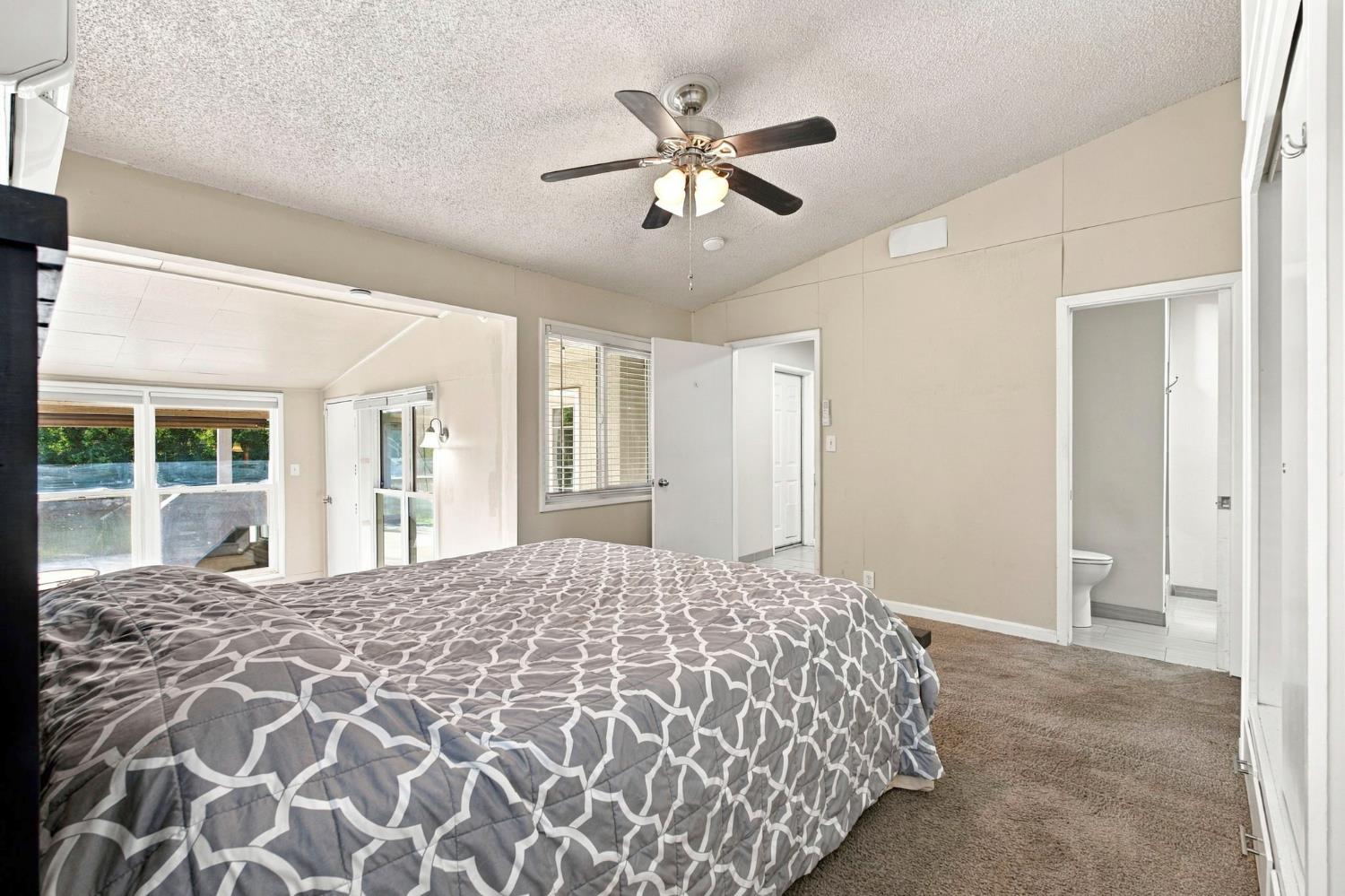 918 E Hampton Way, Fresno, CA 93704