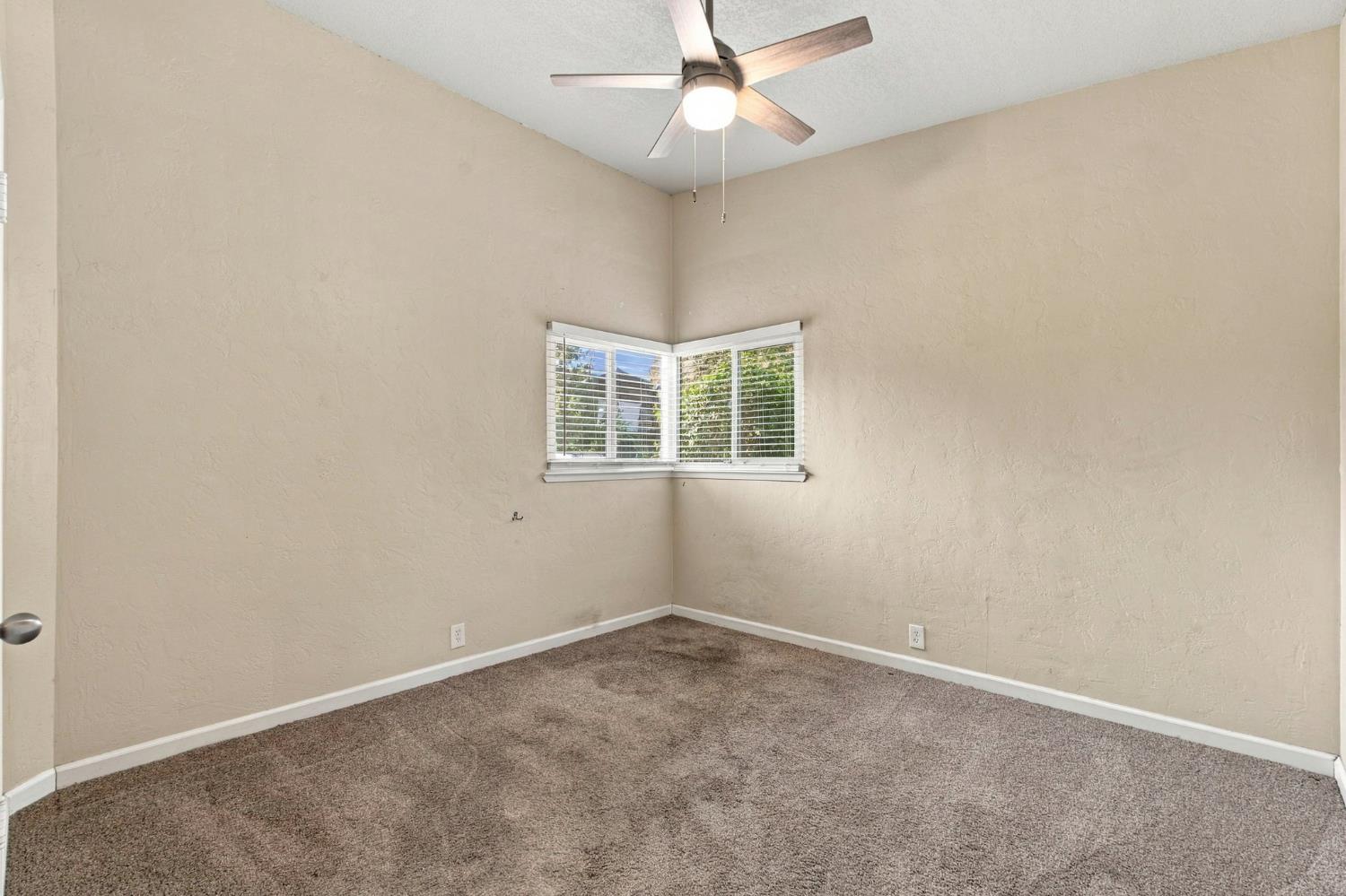918 E Hampton Way, Fresno, CA 93704