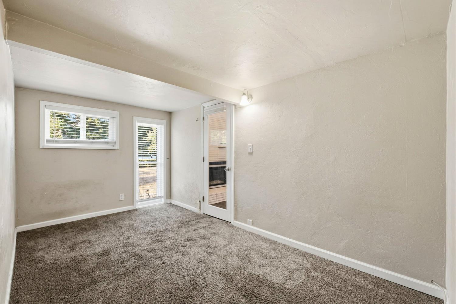 918 E Hampton Way, Fresno, CA 93704