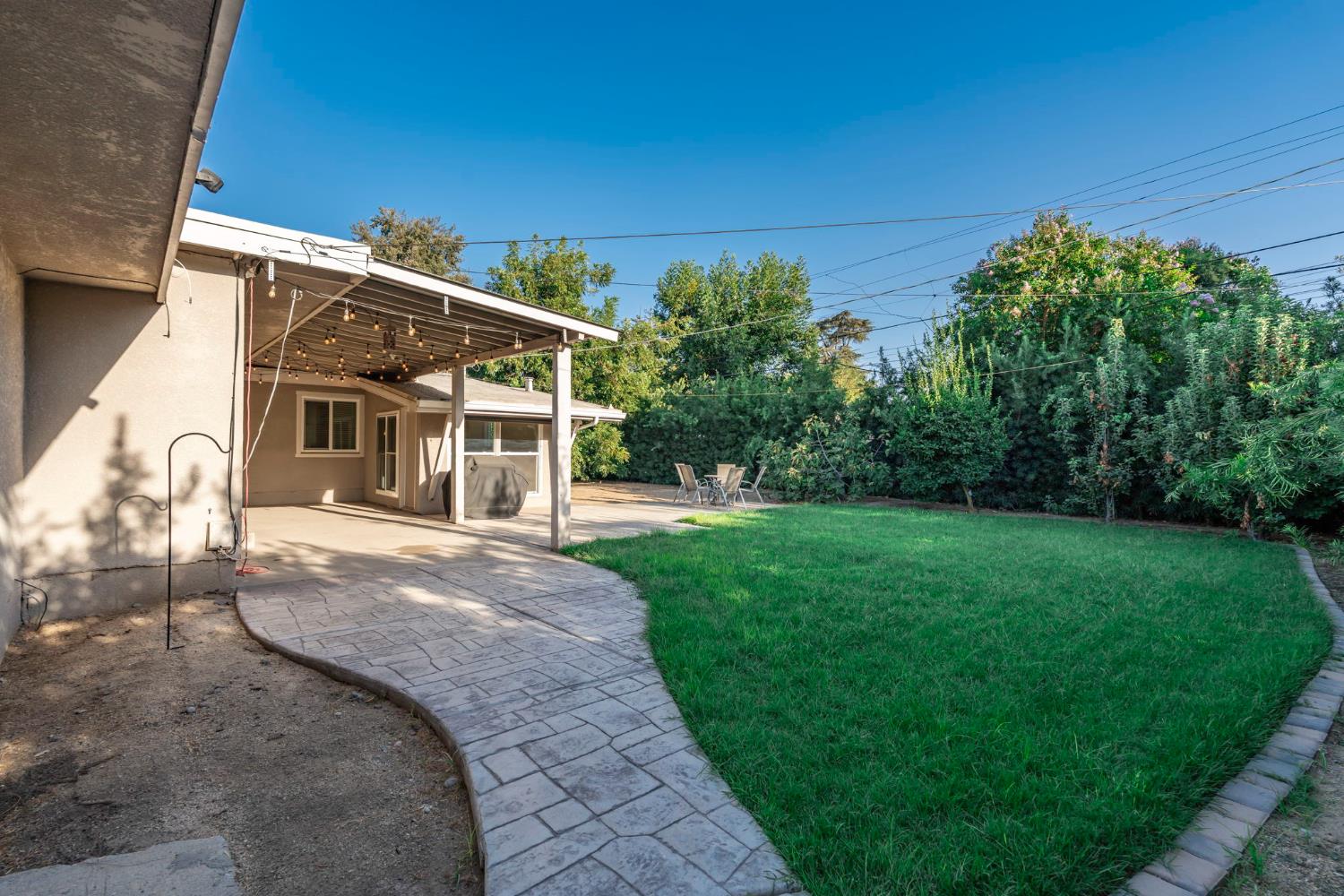 918 E Hampton Way, Fresno, CA 93704
