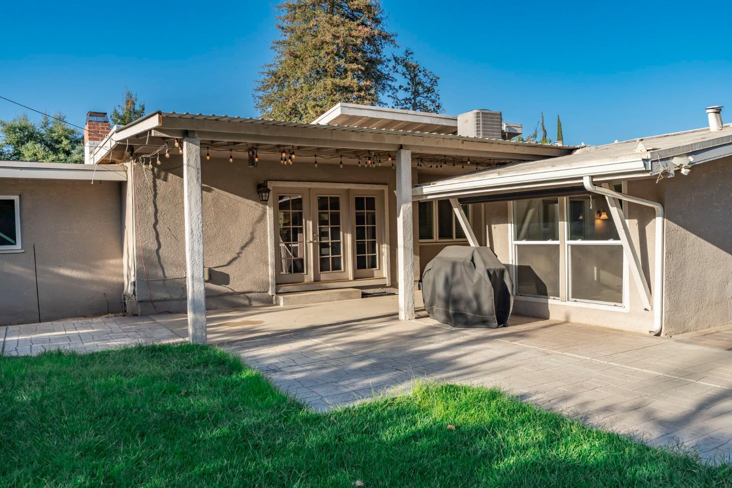 918 E Hampton Way, Fresno, CA 93704