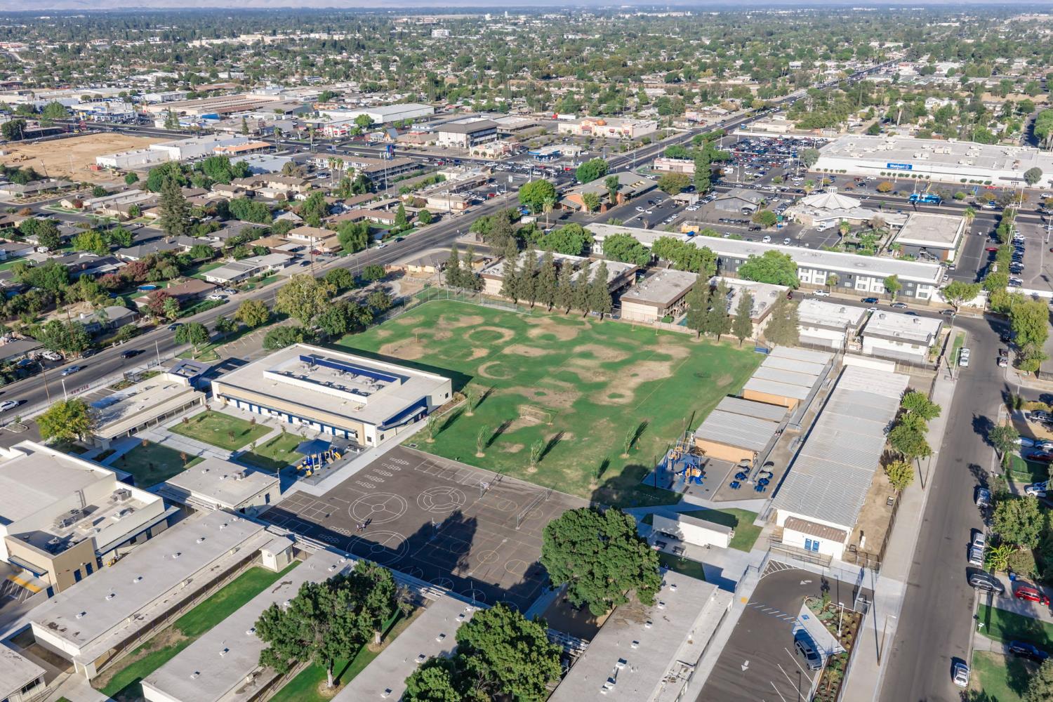 918 E Hampton Way, Fresno, CA 93704