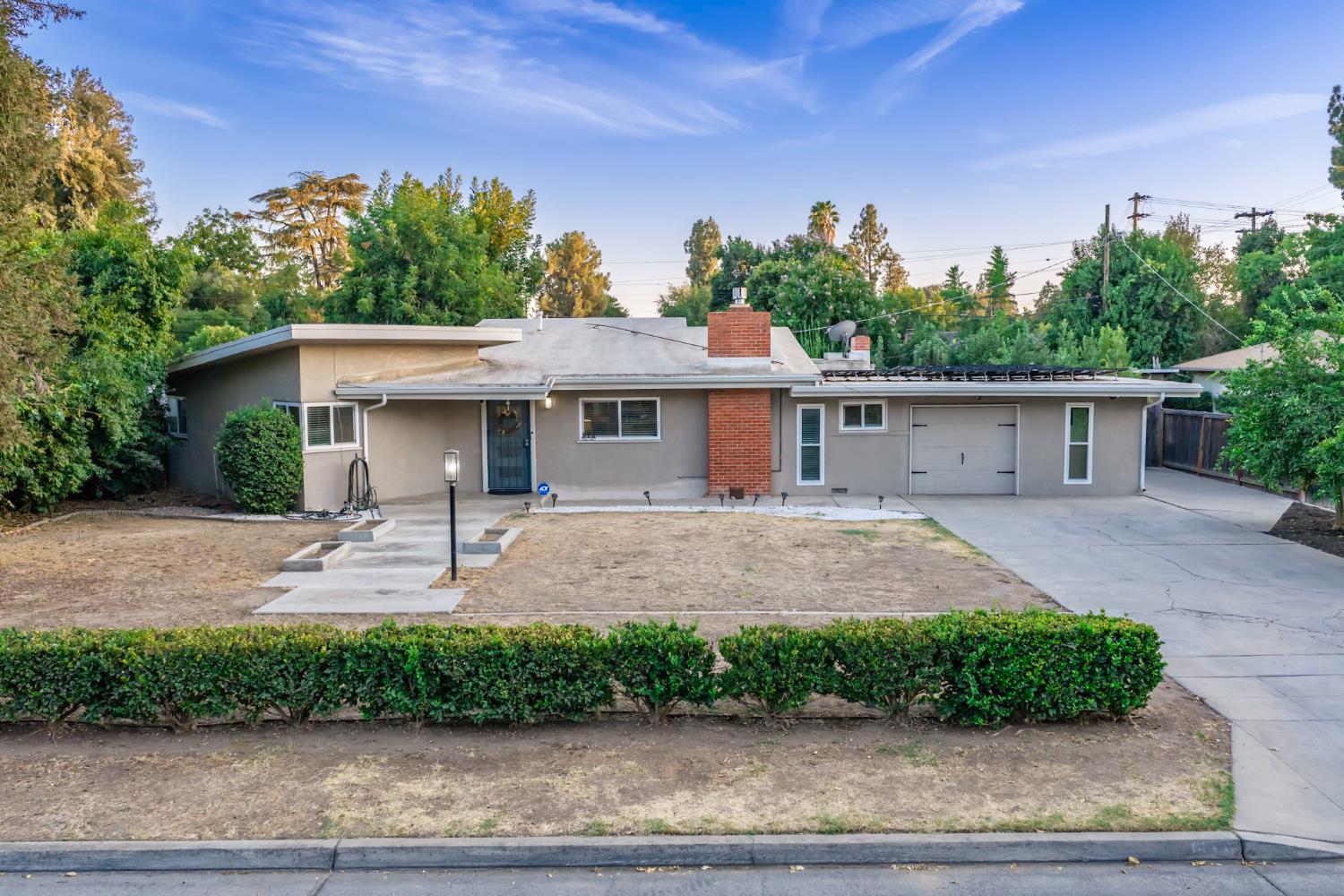 918 E Hampton Way, Fresno, CA 93704
