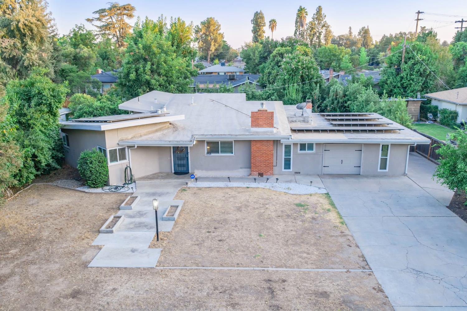 918 E Hampton Way, Fresno, CA 93704