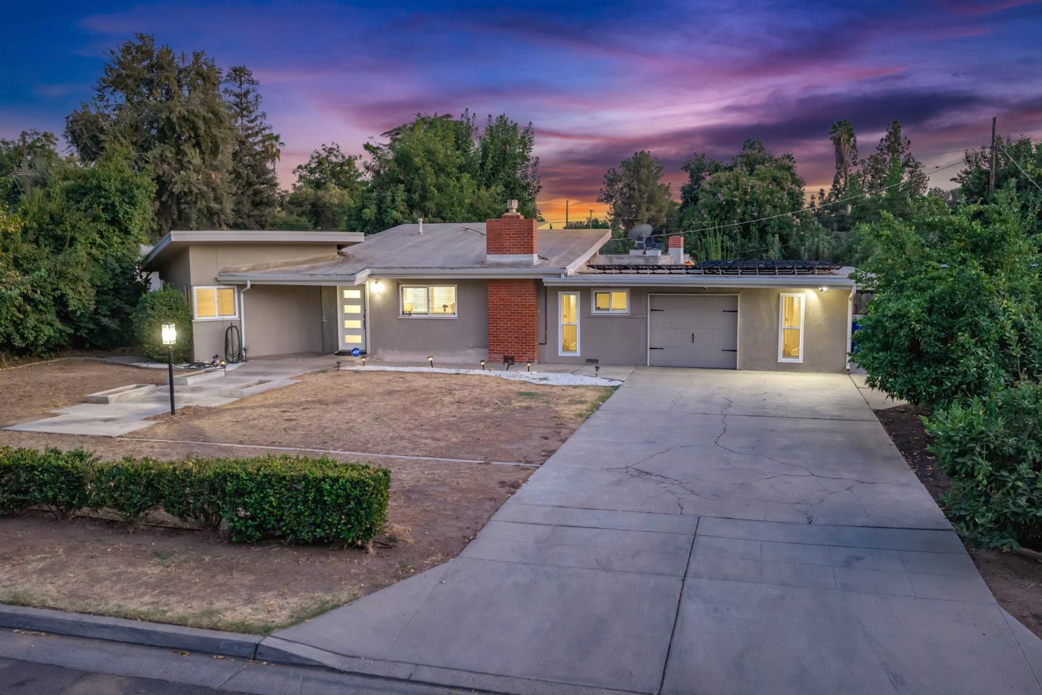 918 E Hampton Way, Fresno, CA 93704