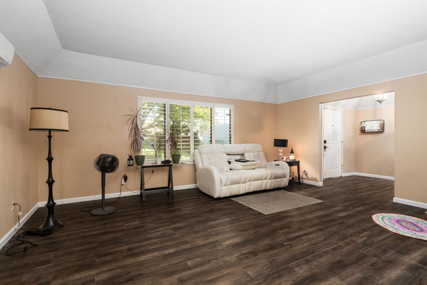 1963 W Santa Ana Ave, Fresno, CA 93705