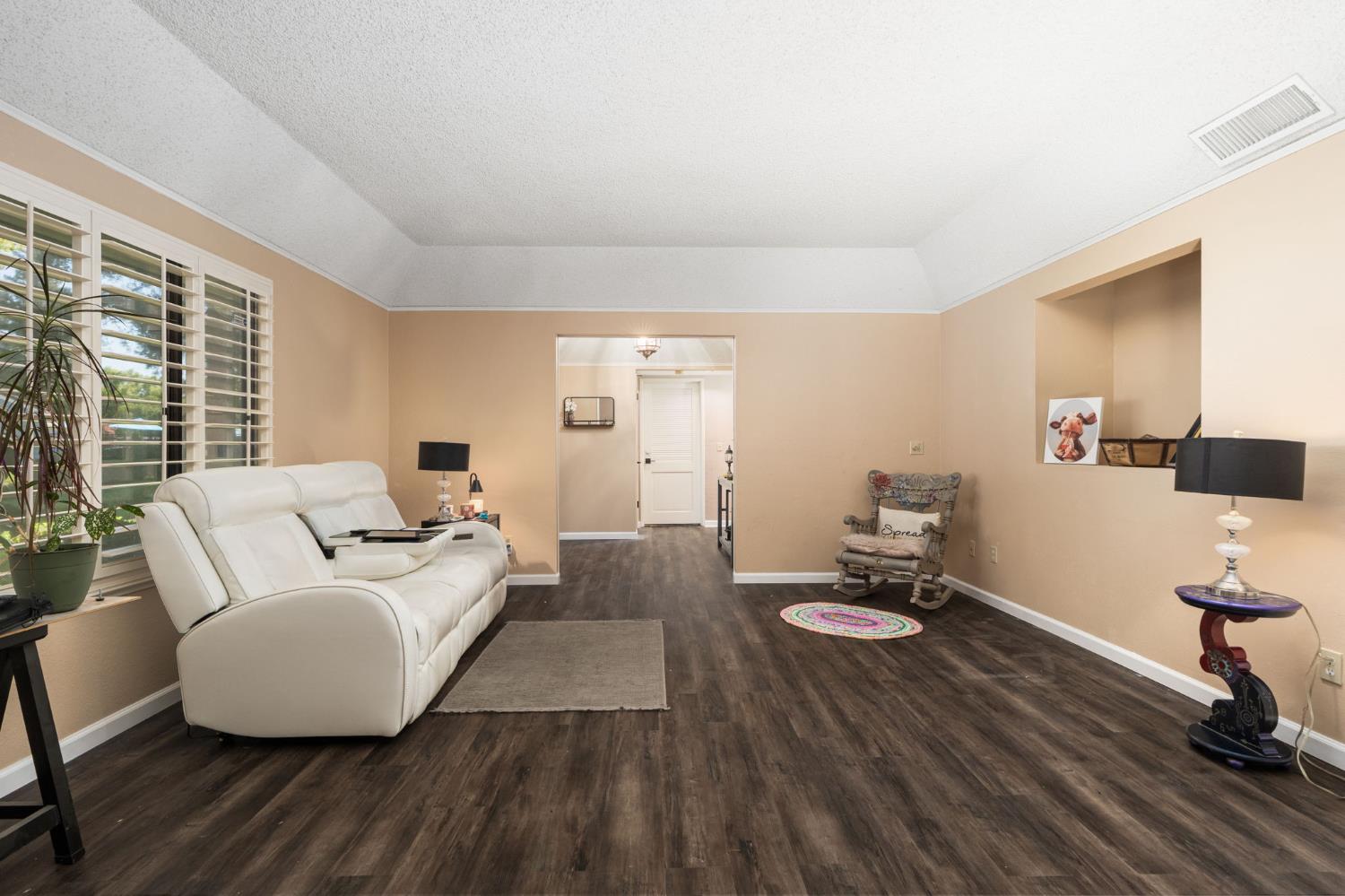 1963 W Santa Ana Ave, Fresno, CA 93705