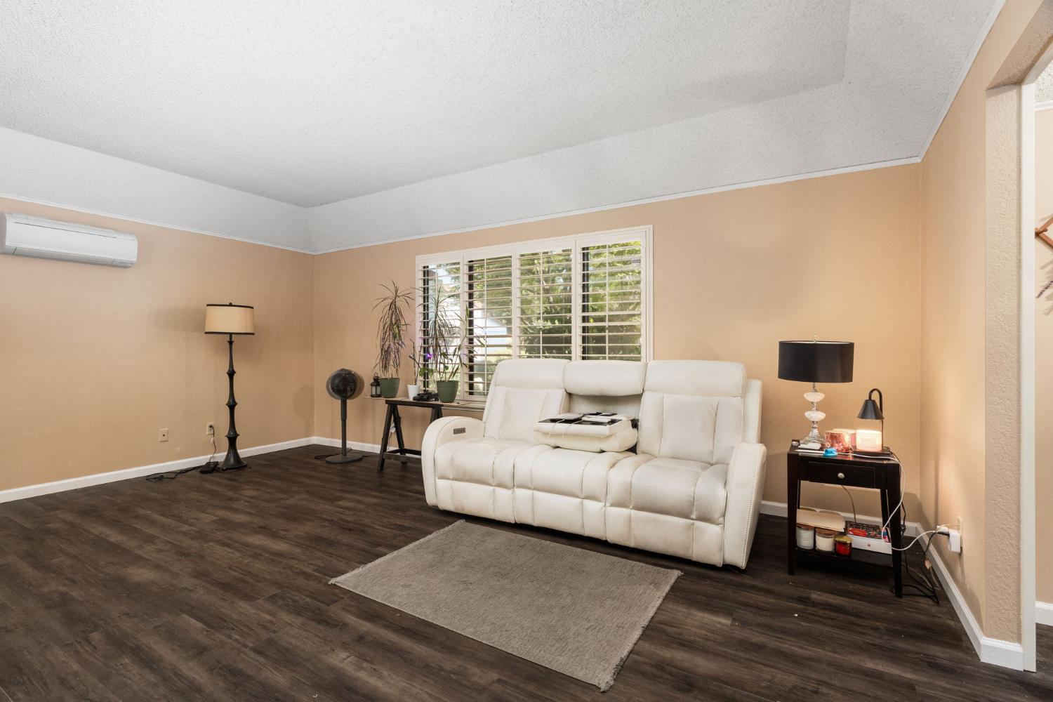 1963 W Santa Ana Ave, Fresno, CA 93705