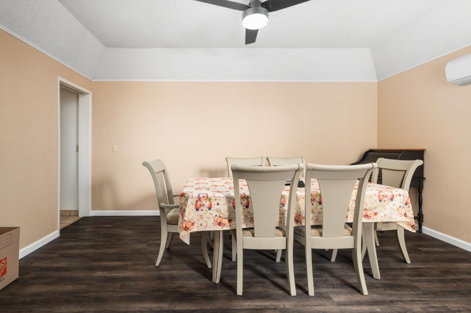 1963 W Santa Ana Ave, Fresno, CA 93705