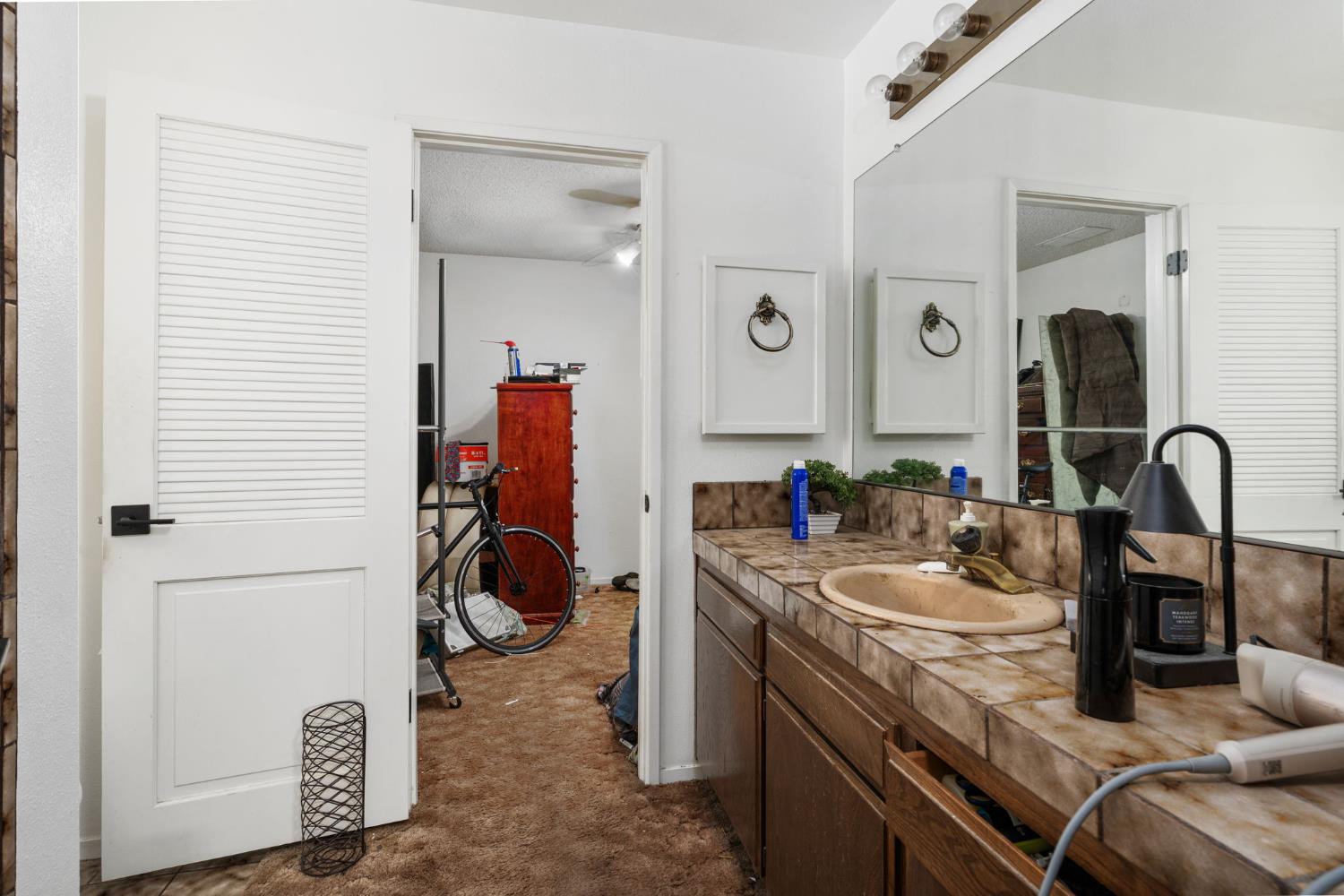 1963 W Santa Ana Ave, Fresno, CA 93705
