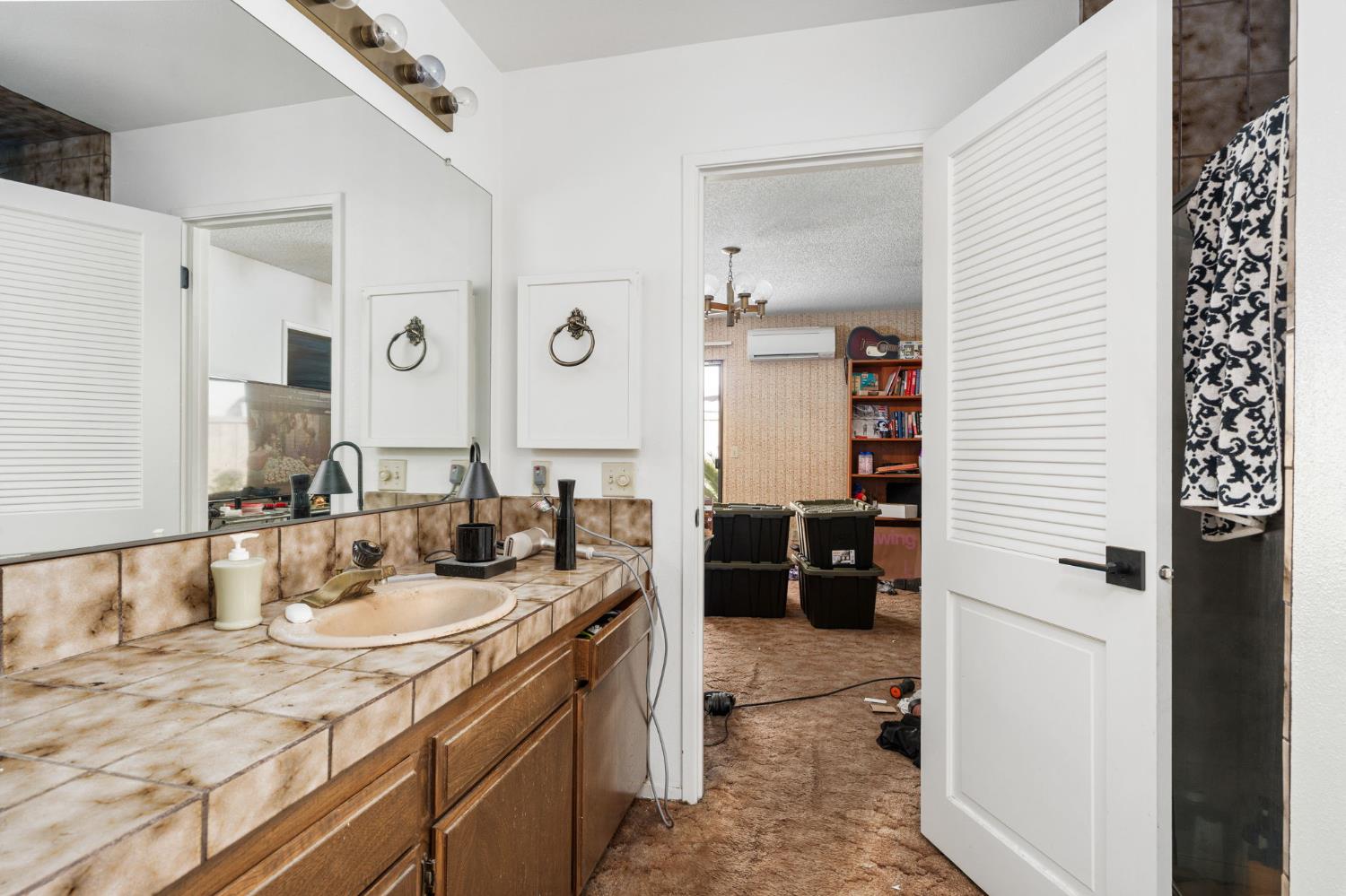 1963 W Santa Ana Ave, Fresno, CA 93705