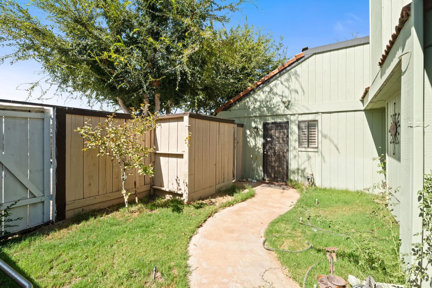 1963 W Santa Ana Ave, Fresno, CA 93705