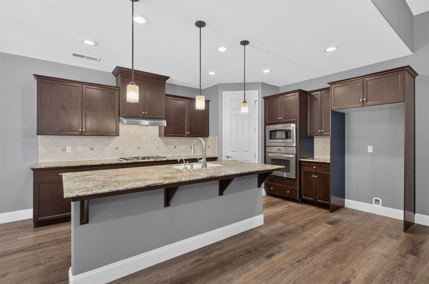 3665 Prescott Ave, Clovis, CA 93619