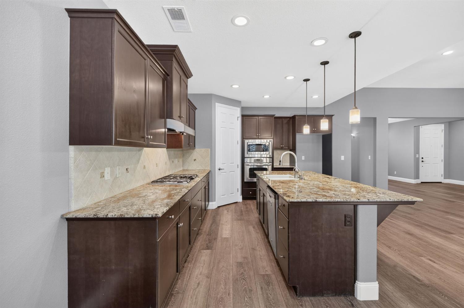 3665 Prescott Ave, Clovis, CA 93619