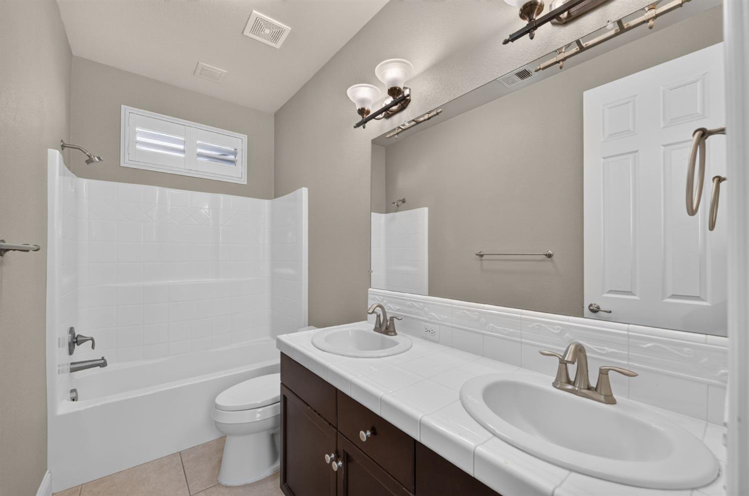 3665 Prescott Ave, Clovis, CA 93619