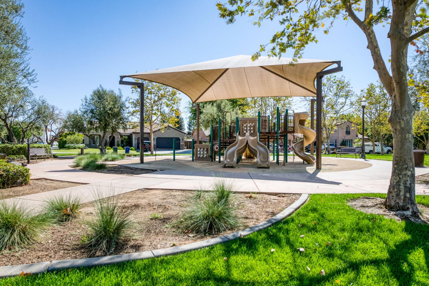 3665 Prescott Ave, Clovis, CA 93619