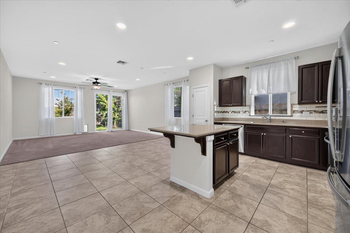 1140 S Carriage, Fresno, CA 93727